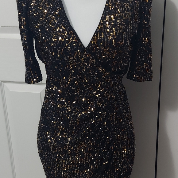 Dress - Picture 3 of 4